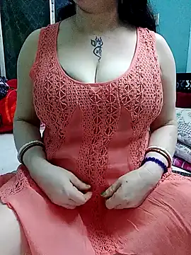 Snapshot of Raja_Ranii chatting on December 11, 2024, 5:48 pm Raja Ranii online show from December 11, 2024, 5:48 pm