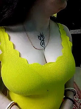 Snapshot of Raja_Ranii chatting on January 7, 2025, 12:31 pm Raja Ranii online show from January 7, 2025, 12:31 pm