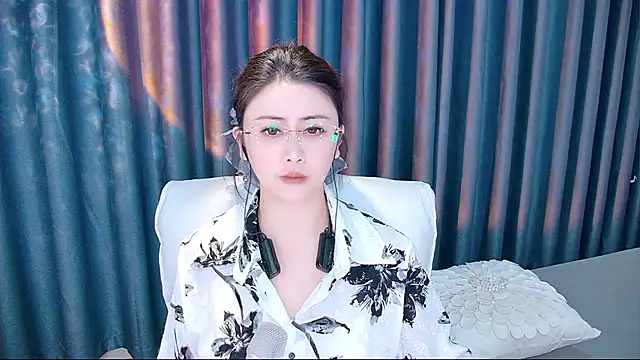 Daisy7 11 online show from November 8, 2025, 1:22 pm