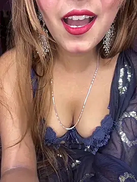 Snapshot of Diamond_queeen chatting on November 23, 2025, 8:41 pm Diamond queeen online show from November 23, 2025, 8:41 pm