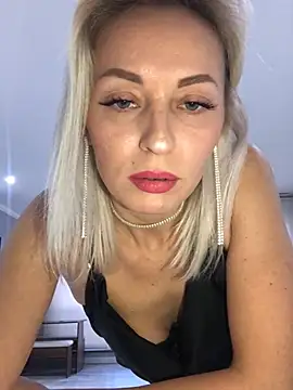 Snapshot of Diamond_Bunny_ chatting on February 20, 2025, 3:41 pm Diamond Bunny online show from February 20, 2025, 3:41 pm
