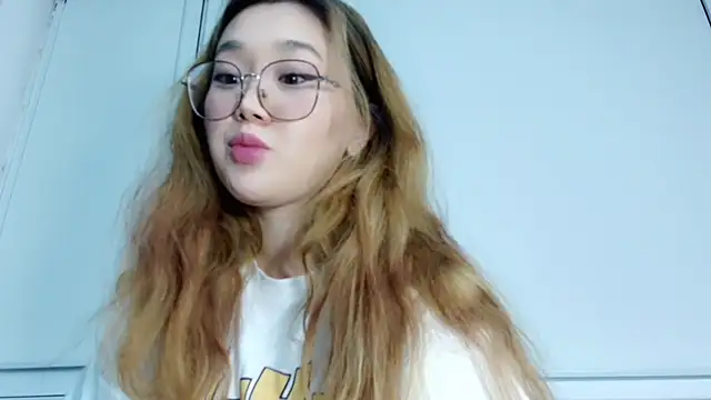 Jennatyan online show from November 19, 2025, 12:38 pm