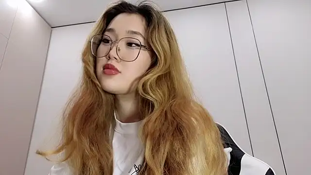 Jennatyan online show from December 20, 2025, 1:29 pm