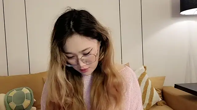 Jennatyan online show from April 15, 2026, 7:48 am