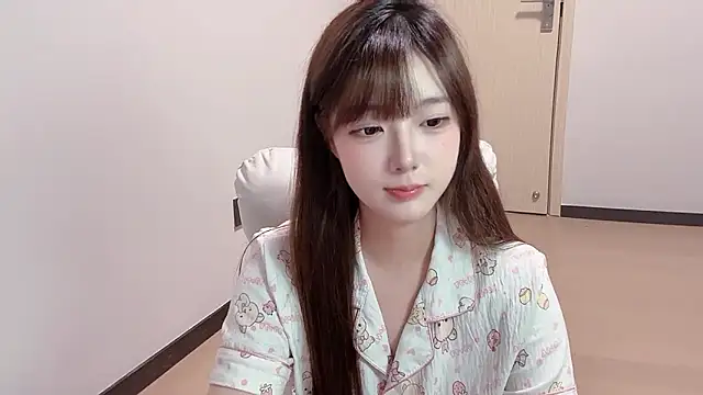 Snapshot of Fairy-06 chatting on November 11, 2025, 1:33 pm Fairy-06 online show from November 11, 2025, 1:33 pm