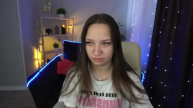 Snapshot of ElysLunar chatting on January 3, 2025, 6:11 am ElysLunar online show from January 3, 2025, 6:11 am