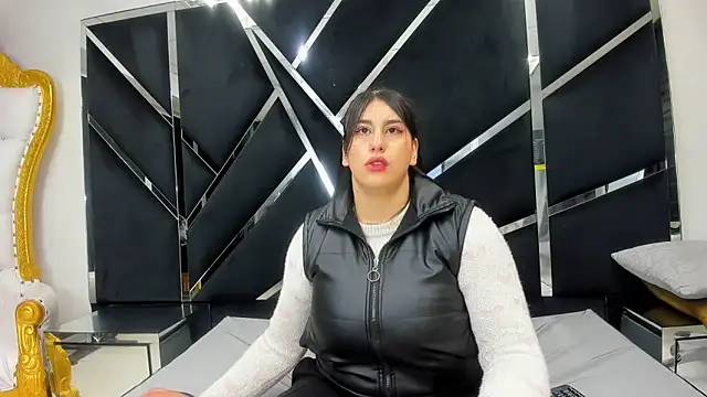 Criistaal  online show from May 24, 2026, 3:11 am
