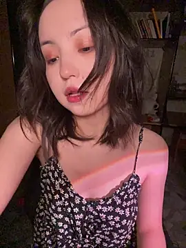 Snapshot of lalallalalaa- chatting on February 22, 2026, 1:31 pm lalallalalaa- online show from February 22, 2026, 1:31 pm