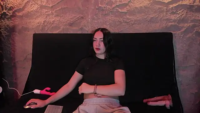 Scarlett  Fox   online show from February 4, 2026, 11:27 am