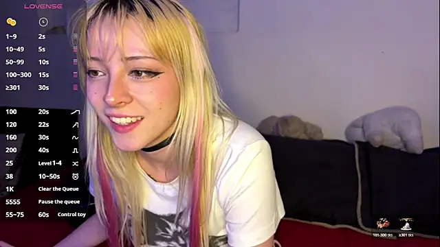 Snapshot of Cloe_five chatting on October 22, 2025, 10:53 pm Cloe five online show from October 22, 2025, 10:53 pm