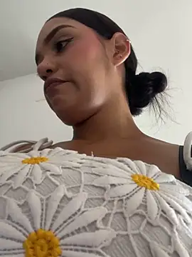 Sara-77 online show from May 22, 2026, 6:46 pm