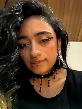 Snapshot of Lila_Desiree chatting on December 18, 2024, 6:32 am Lila Desiree online show from December 18, 2024, 6:32 am