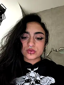 Lila Desiree online show from December 17, 2025, 4:13 pm