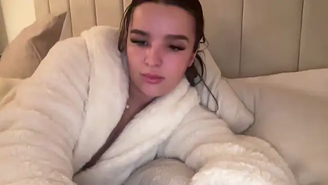 Snapshot of maisiesmithx chatting on February 1, 2025, 5:39 am maisiesmithx online show from February 1, 2025, 5:39 am