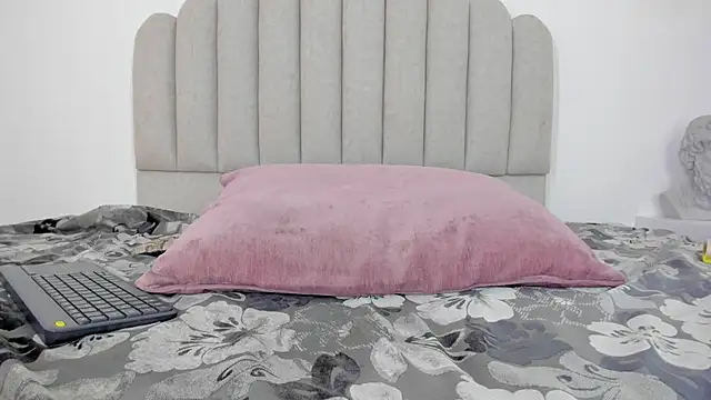 Nikki Angel  online show from February 12, 2025, 10:26 pm