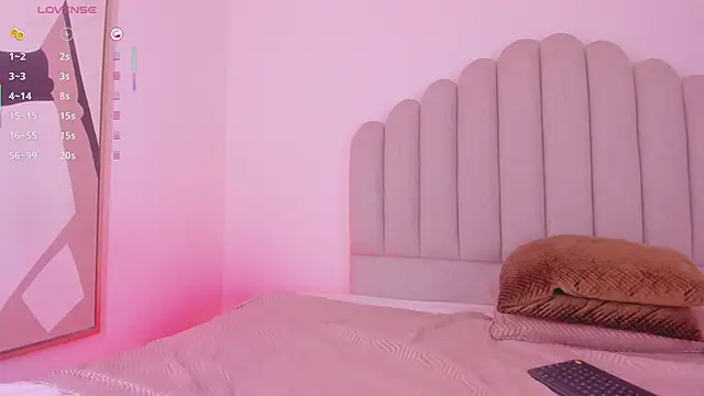 Nikki Angel  online show from November 8, 2025, 7:23 pm