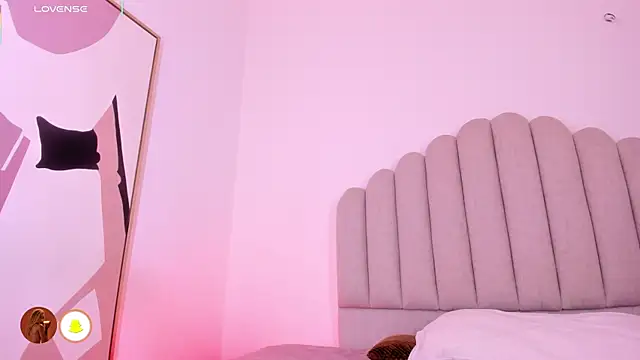 Snapshot of Nikki_Angel_ chatting on February 14, 2026, 6:59 pm Nikki Angel online show from February 14, 2026, 6:59 pm