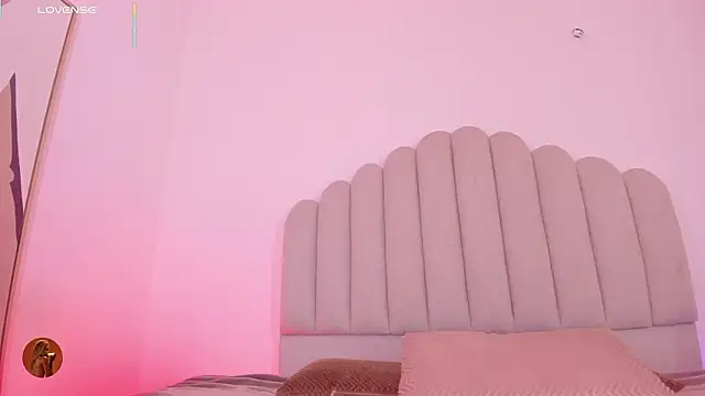 Snapshot of Nikki_Angel_ chatting on February 19, 2026, 7:10 pm Nikki Angel online show from February 19, 2026, 7:10 pm