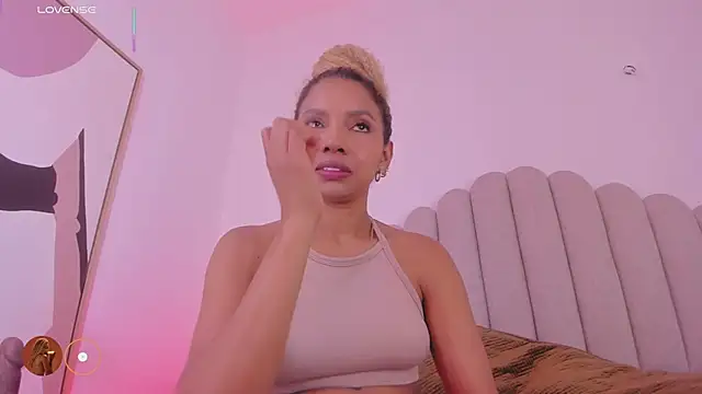 Snapshot of Nikki_Angel_ chatting on February 27, 2026, 7:25 pm Nikki Angel online show from February 27, 2026, 7:25 pm