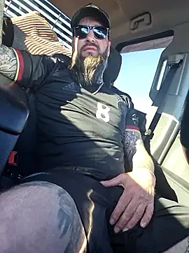 Snapshot of Beardedtattood chatting on June 21, 2026, 11:02 am Beardedtattood online show from June 21, 2026, 11:02 am