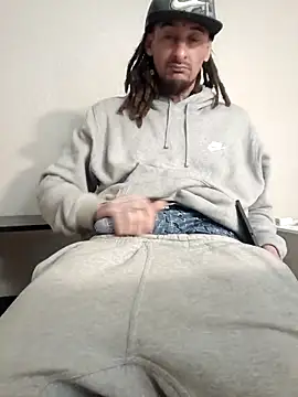 leeandrewlongstroke21 online show from November 13, 2025, 11:42 am