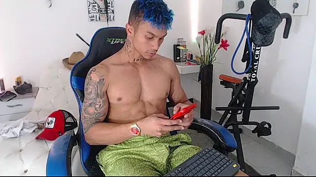 Snapshot of Leonard_Price chatting on March 22, 2025, 6:36 pm Leonard Price online show from March 22, 2025, 6:36 pm