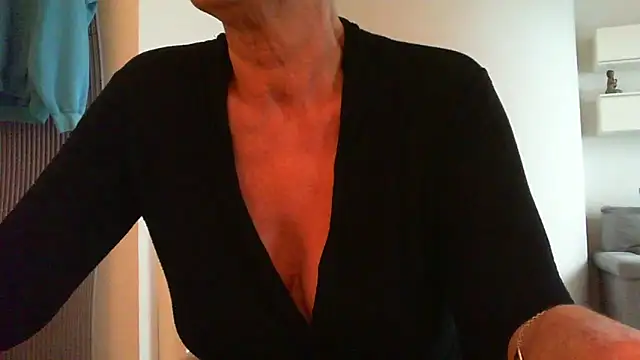   Angel78   online show from October 5, 2025, 1:31 pm