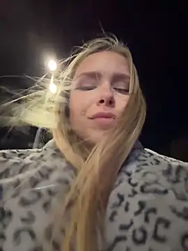 mur girl online show from December 11, 2024, 4:09 pm