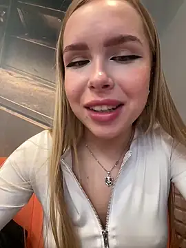 mur girl online show from February 26, 2025, 11:09 am