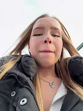 mur girl online show from February 26, 2025, 2:14 pm