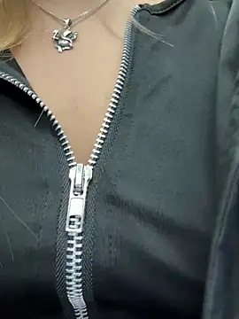 mur girl online show from March 1, 2025, 3:38 pm