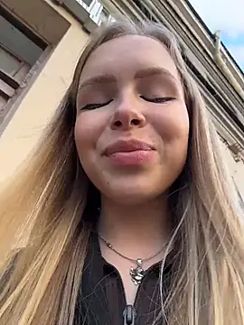 mur girl online show from October 11, 2025, 1:09 pm