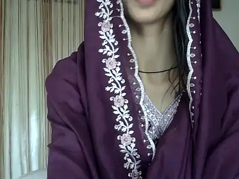 MAAYRA 09 online show from September 27, 2025, 10:42 am