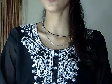 MAAYRA 09 online show from October 3, 2025, 5:54 pm