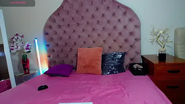 Erikka   online show from April 11, 2026, 6:29 am