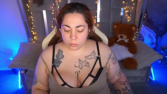 Kittywakee online show from March 25, 2026, 9:32 pm