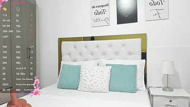 Snapshot of SofiaBosch chatting on December 20, 2024, 5:04 am SofiaBosch online show from December 20, 2024, 5:04 am