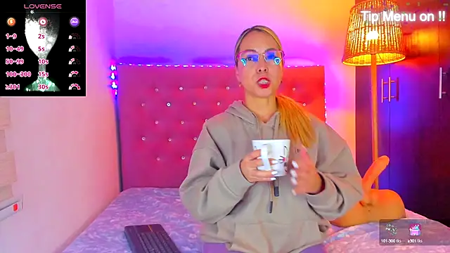  sexybunny  online show from October 3, 2025, 4:09 am