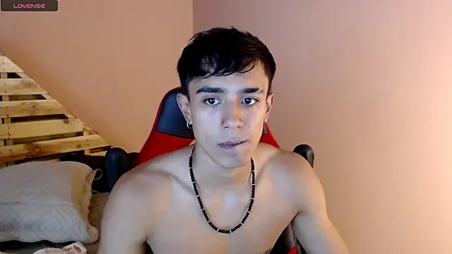 Snapshot of karlgiles_ chatting on February 14, 2025, 5:46 pm karlgiles online show from February 14, 2025, 5:46 pm