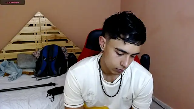 Snapshot of karlgiles_ chatting on March 20, 2025, 5:47 pm karlgiles online show from March 20, 2025, 5:47 pm