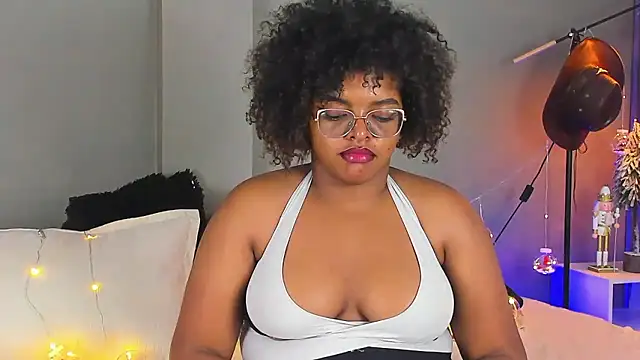 conielaurenth online show from December 9, 2024, 1:07 am