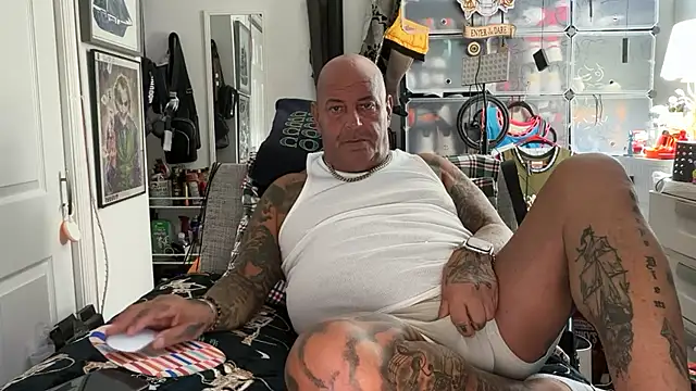 joeytatts66 online show from October 26, 2025, 1:44 am