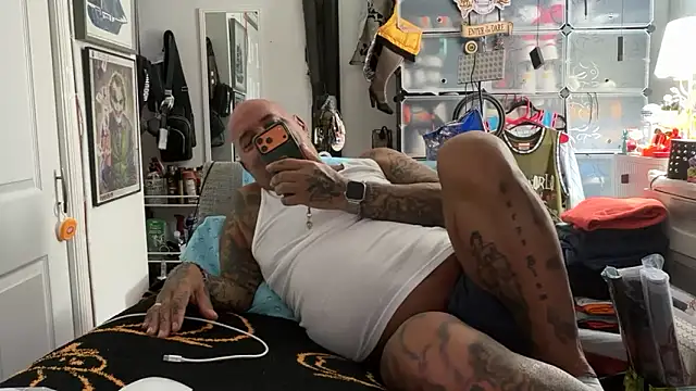 joeytatts66 online show from November 4, 2025, 4:55 am