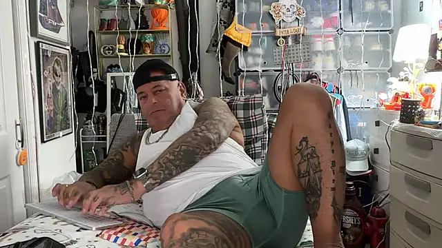 joeytatts66 online show from November 29, 2025, 3:09 am