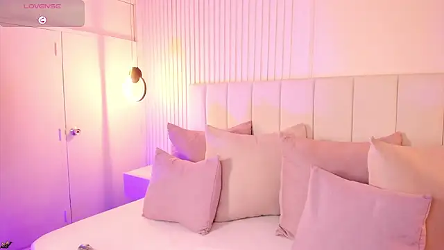 natali henao online show from October 10, 2025, 10:20 pm