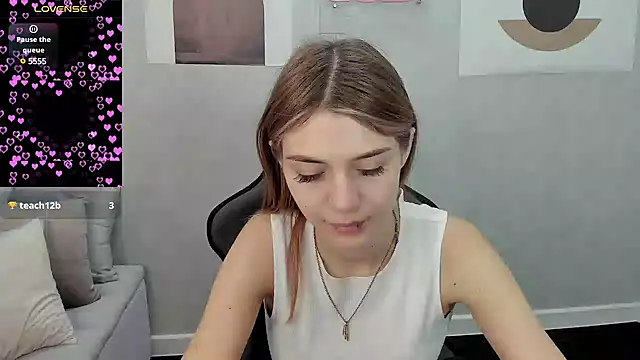 Snapshot of Cherry_Price chatting on January 24, 2025, 12:31 am Cherry Price online show from January 24, 2025, 12:31 am