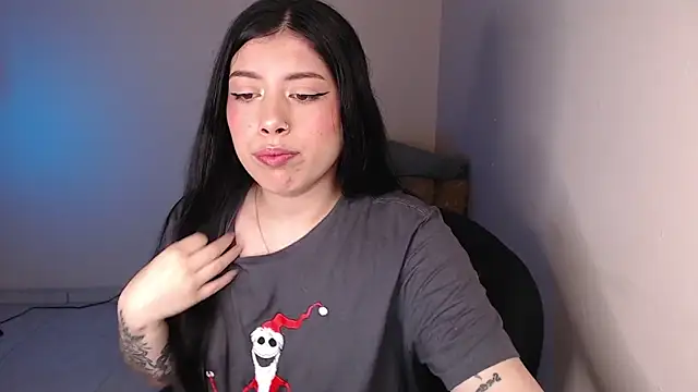 Snapshot of iam_emy chatting on February 8, 2026, 1:20 am iam emy online show from February 8, 2026, 1:20 am