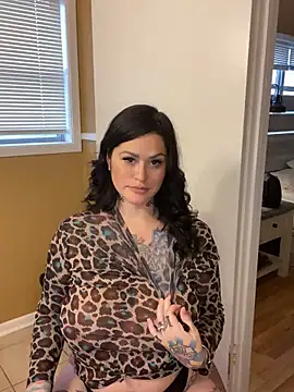 Snapshot of TexasTattooedHouseWife chatting on February 21, 2025, 6:48 pm TexasTattooedHouseWife online show from February 21, 2025, 6:48 pm