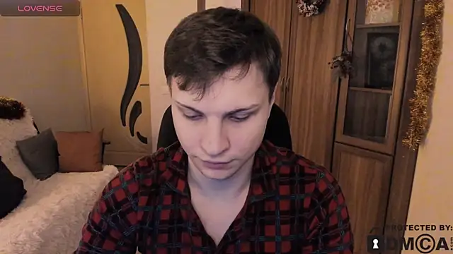 handsome guy01 online show from December 15, 2025, 10:03 pm