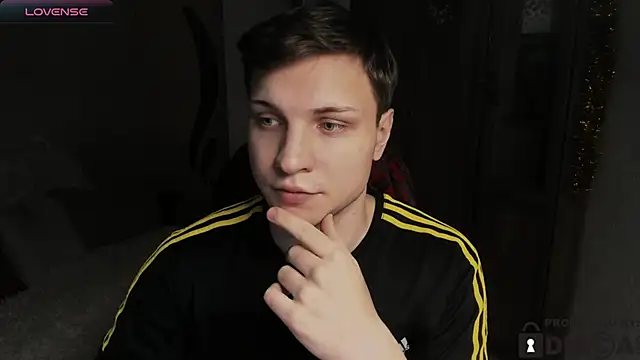 handsome guy01 online show from December 16, 2025, 8:47 pm